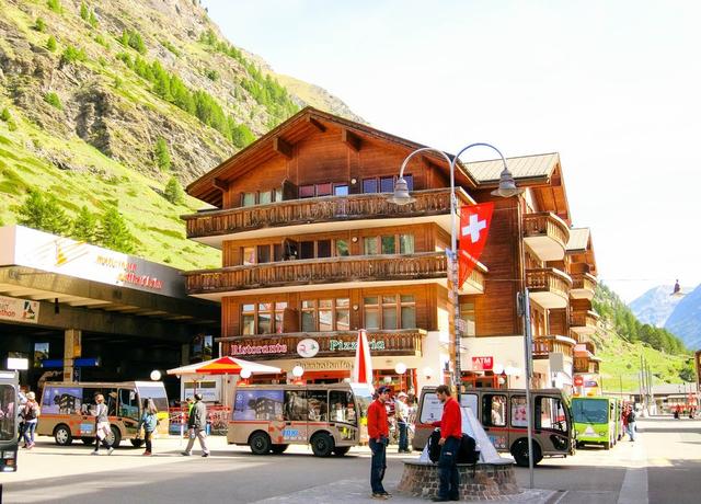 瑞士采爾馬特,上冰川天堂看馬特洪峰的湖中倒影