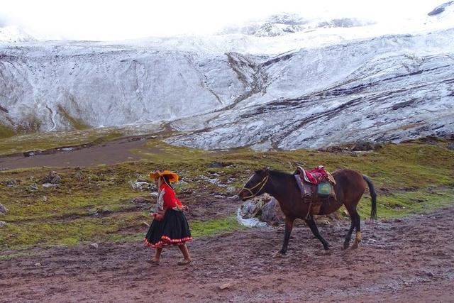 海拔5200米的秘魯彩虹山,看著就想去走一遍