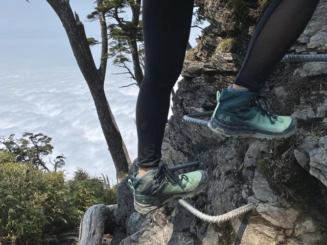 小姐姐穿的戶外鞋,看這雙salomon薩洛蒙戶外防水登山鞋實測