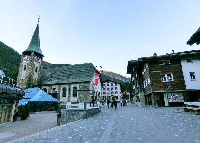 瑞士采爾馬特,上冰川天堂看馬特洪峰的湖中倒影