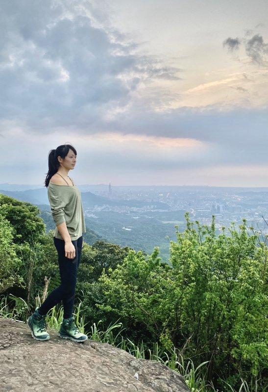 小姐姐穿的戶外鞋,看這雙salomon薩洛蒙戶外防水登山鞋實測