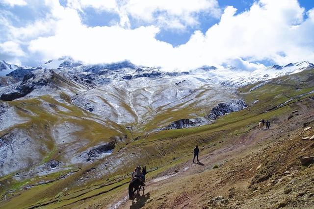 海拔5200米的秘魯彩虹山,看著就想去走一遍