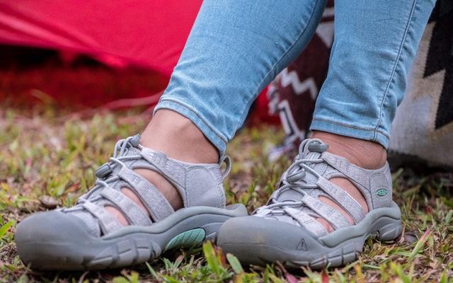 玩出不一樣的戶外,露營必備用品Keen涼鞋實測