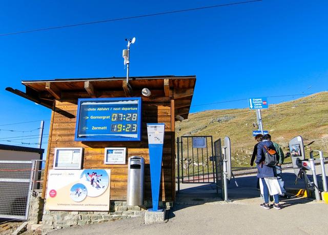 瑞士采爾馬特,上冰川天堂看馬特洪峰的湖中倒影