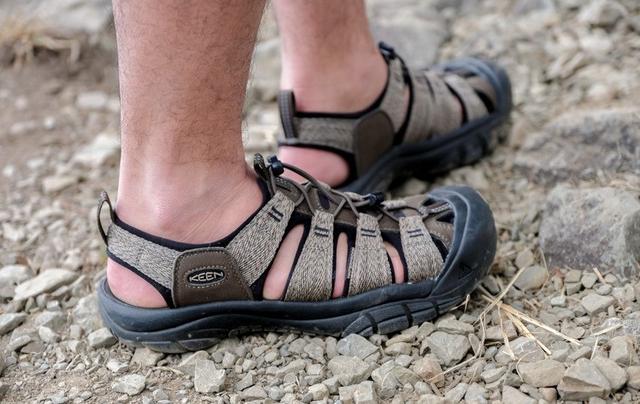 玩出不一樣的戶外,露營必備用品Keen涼鞋實測
