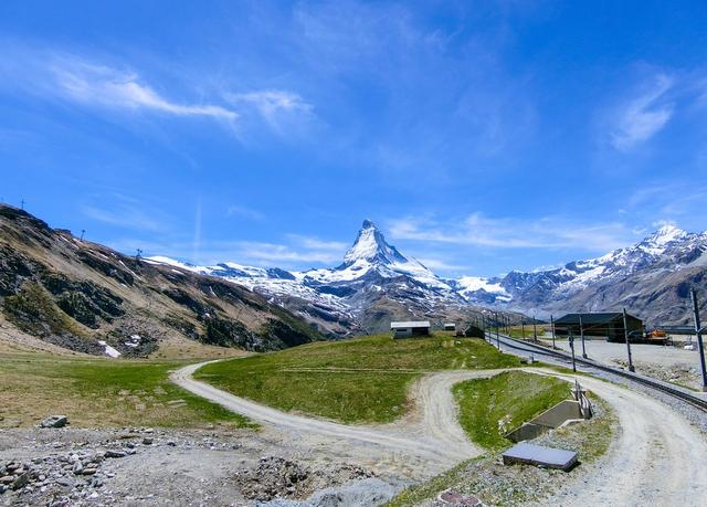 瑞士采爾馬特,上冰川天堂看馬特洪峰的湖中倒影