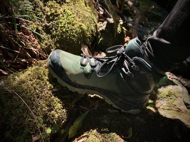 小姐姐穿的戶外鞋,看這雙salomon薩洛蒙戶外防水登山鞋實測