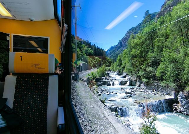 瑞士采爾馬特,上冰川天堂看馬特洪峰的湖中倒影