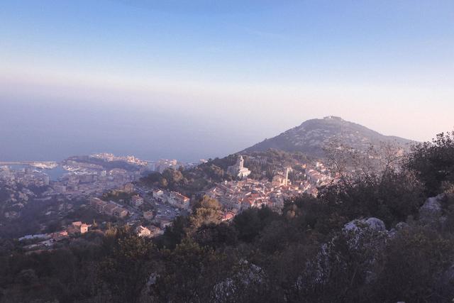 穿著Merrel(邁樂)戶外鞋陪著我上山下海,一雙即能滿足旅途上不同需求