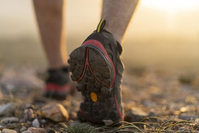 戶外新手登山裝備,來擁抱大自然必學的時尚女子穿搭