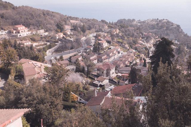 穿著Merrel(邁樂)戶外鞋陪著我上山下海,一雙即能滿足旅途上不同需求