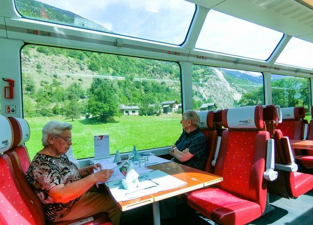 瑞士采爾馬特,上冰川天堂看馬特洪峰的湖中倒影