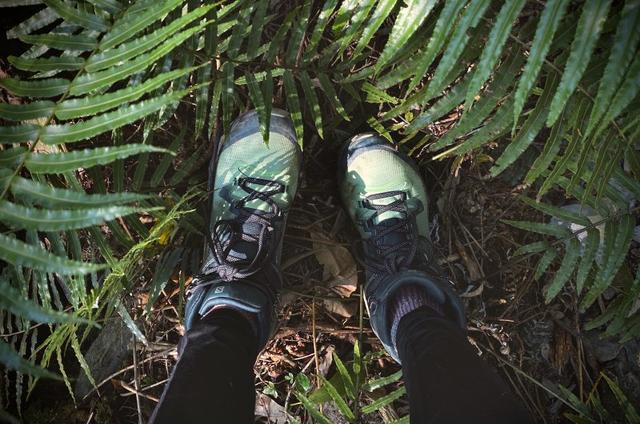 小姐姐穿的戶外鞋,看這雙salomon薩洛蒙戶外防水登山鞋實測