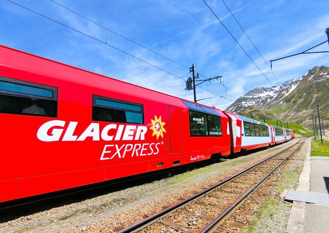 瑞士采爾馬特,上冰川天堂看馬特洪峰的湖中倒影