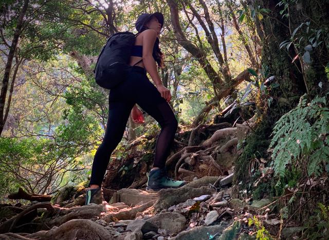 小姐姐穿的戶外鞋,看這雙salomon薩洛蒙戶外防水登山鞋實測