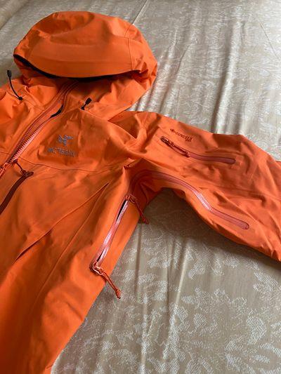 穿它就對了,始祖鳥Arc’teryx Alpha SV硬殼沖鋒衣實測