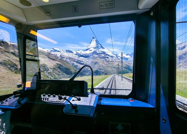 瑞士采爾馬特,上冰川天堂看馬特洪峰的湖中倒影