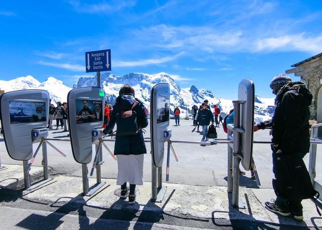 瑞士采爾馬特,上冰川天堂看馬特洪峰的湖中倒影