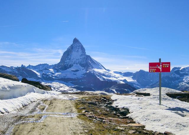 瑞士采爾馬特,上冰川天堂看馬特洪峰的湖中倒影