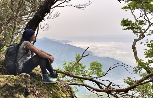 小姐姐穿的戶外鞋,看這雙salomon薩洛蒙戶外防水登山鞋實測