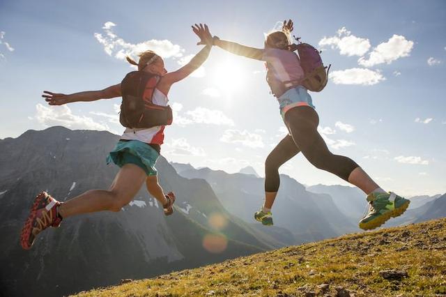 戶外新手登山裝備,來擁抱大自然必學的時尚女子穿搭