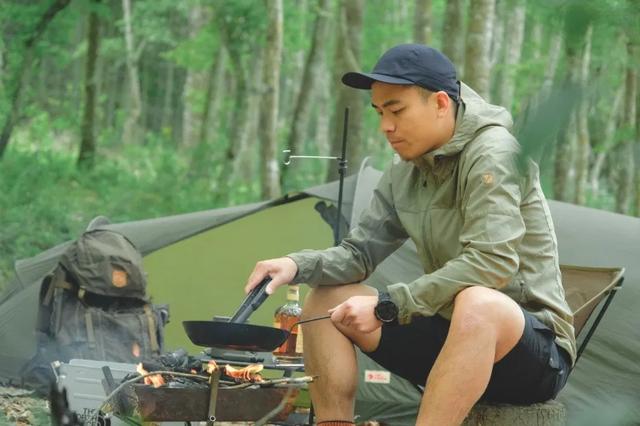 夏日戶外穿搭,套上Fjallraven北極狐新款系列擺脫黏膩感