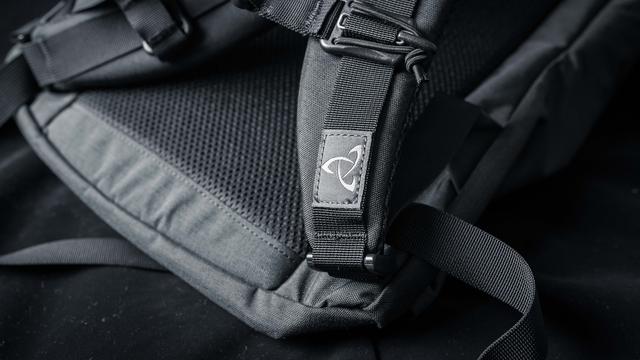 Mystery Ranch神秘牧場背包開箱,一個簡單實用的通勤包