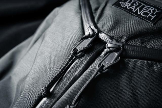 Mystery Ranch神秘農(nóng)場(chǎng)背包開(kāi)箱,總的來(lái)說(shuō)是不錯(cuò)的一款戰(zhàn)術(shù)雙肩包