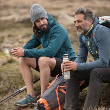 在外徒步旅行時,保持水分充足很重要