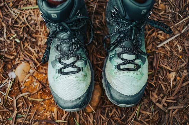 登山鞋女孩子穿,一雙女性專屬的Salomon薩洛蒙登山鞋