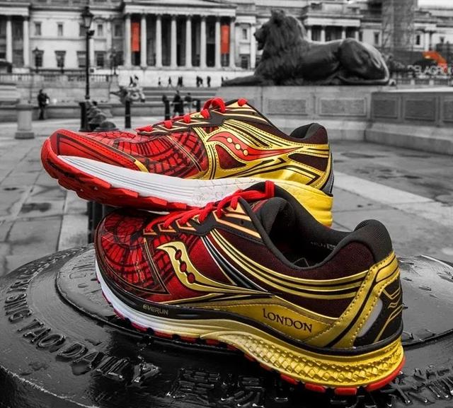倫敦馬拉松限量版跑鞋,你選哪雙?
