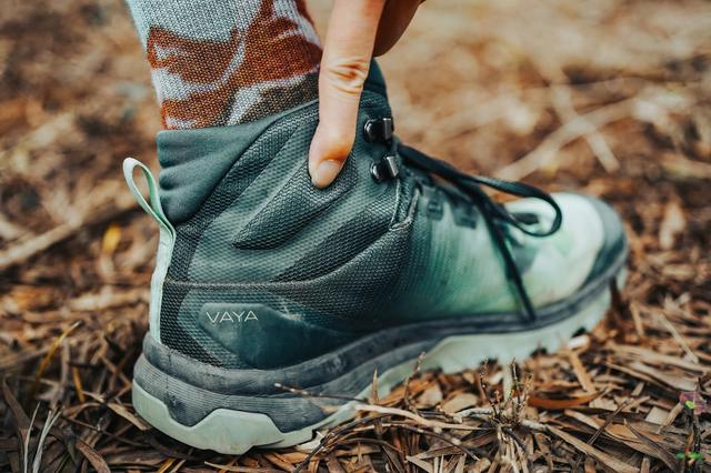 登山鞋女孩子穿,一雙女性專屬的Salomon薩洛蒙登山鞋