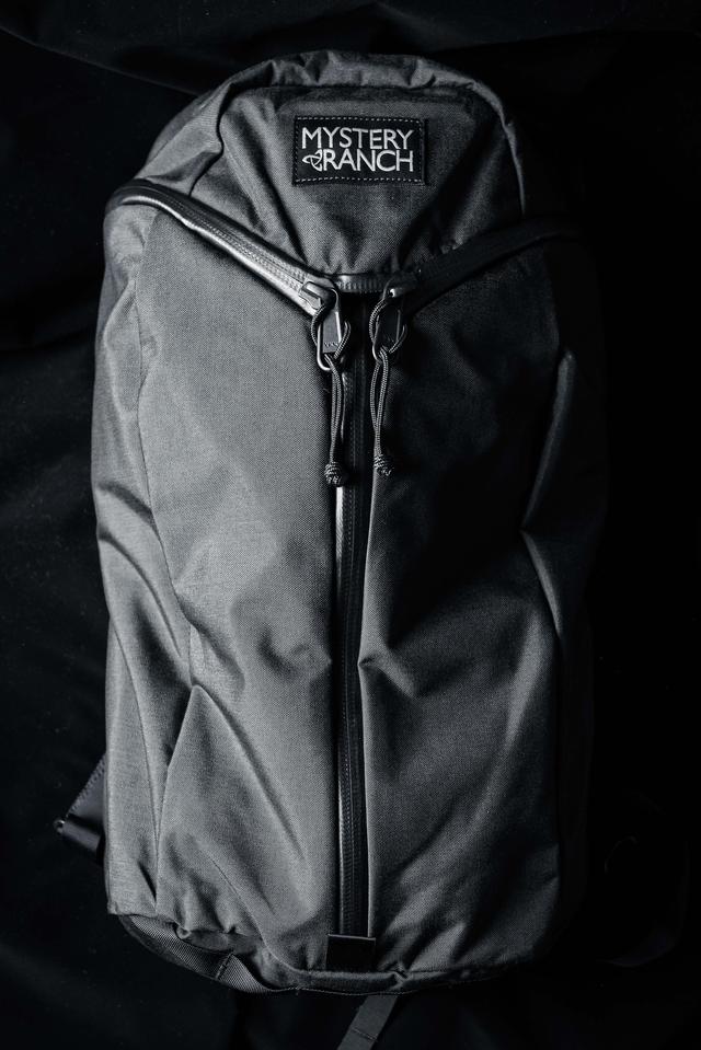 Mystery Ranch神秘牧場背包開箱,一個簡單實用的通勤包