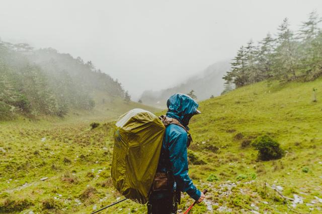 沖鋒衣如何挑選?防水系數怎么看?