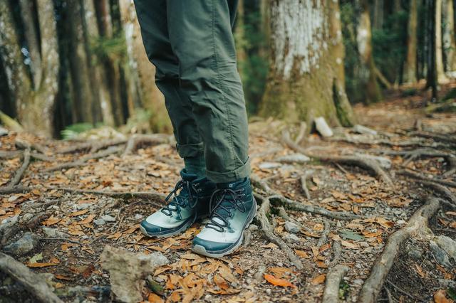 登山鞋女孩子穿,一雙女性專屬的Salomon薩洛蒙登山鞋