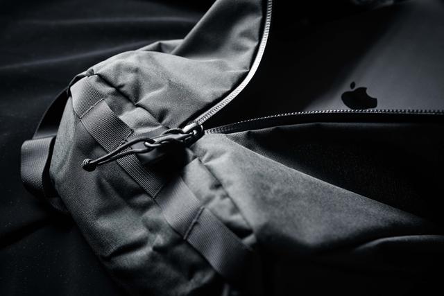 Mystery Ranch神秘牧場背包開箱,一個簡單實用的通勤包