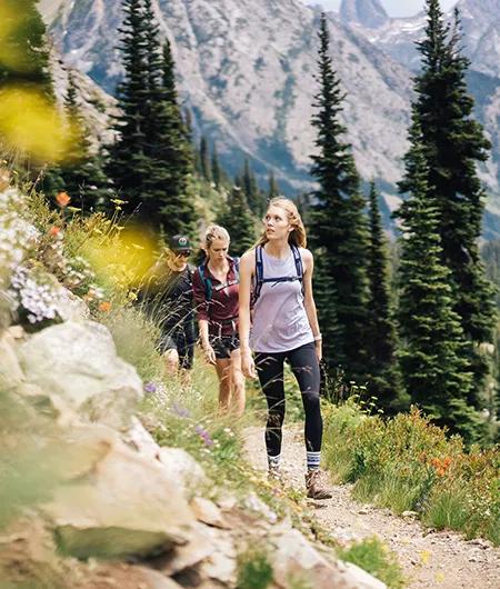 戶外徒步活動,選擇合適的輕量化裝備需要注意的