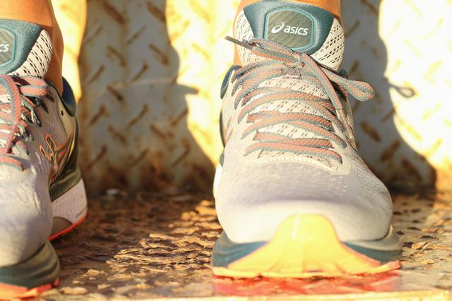 ASICS亞瑟士GEL-KAYANO 27跑鞋,讓你跑得更長久