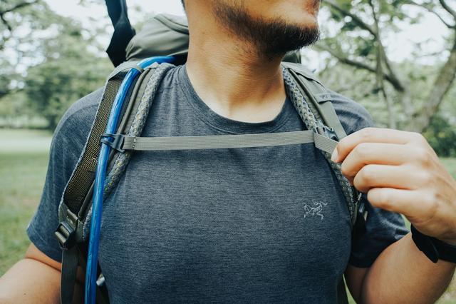 GREGORY(格里高利)新款背包開箱實測,兼具背負與輕量化的登山包