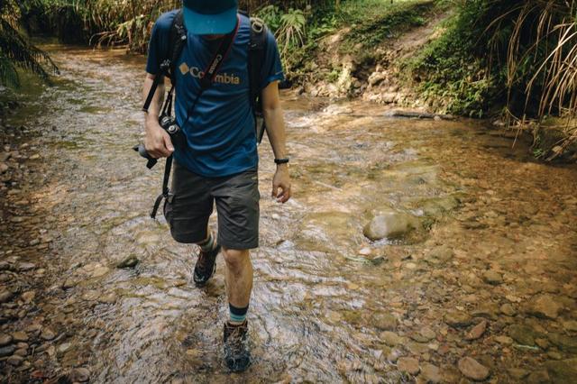 Columbia(哥倫比亞) 高幫防水徒步鞋,跋山涉水無所畏懼