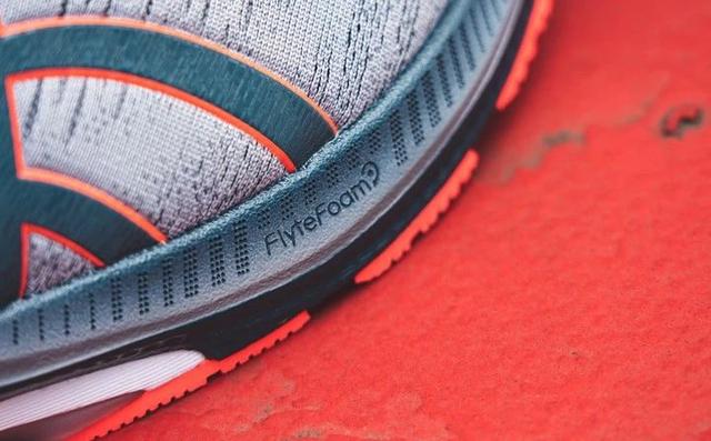 今天穿著剛買的ASICS亞瑟士GELKAYANO 27跑鞋實(shí)跑分享