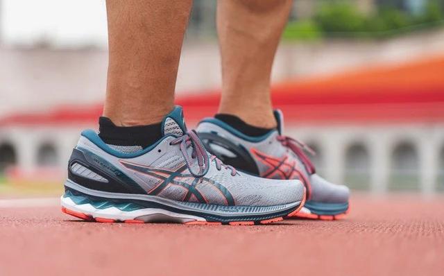 今天穿著剛買的ASICS亞瑟士GELKAYANO 27跑鞋實(shí)跑分享