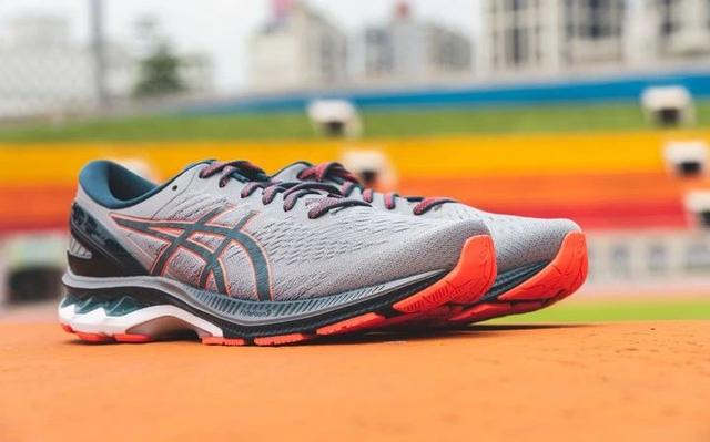 今天穿著剛買的ASICS亞瑟士GELKAYANO 27跑鞋實(shí)跑分享