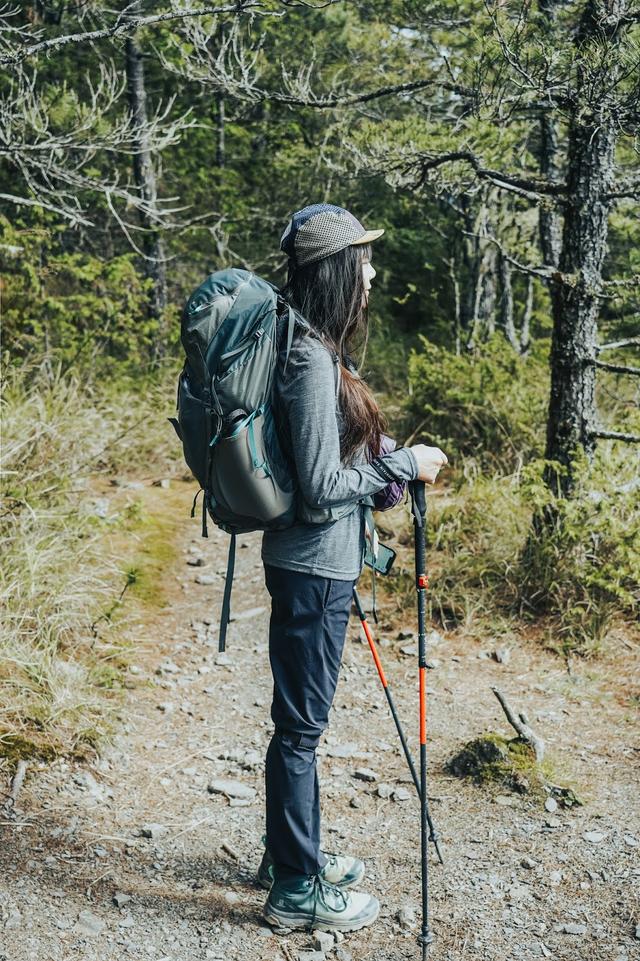 GREGORY(格里高利)新款背包開箱實測,兼具背負與輕量化的登山包