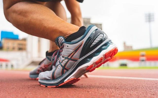 今天穿著剛買的ASICS亞瑟士GELKAYANO 27跑鞋實(shí)跑分享