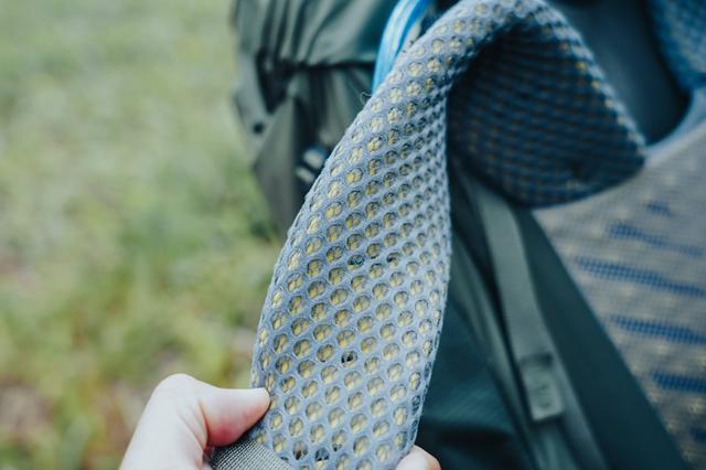 GREGORY(格里高利)新款背包開箱實測,兼具背負與輕量化的登山包