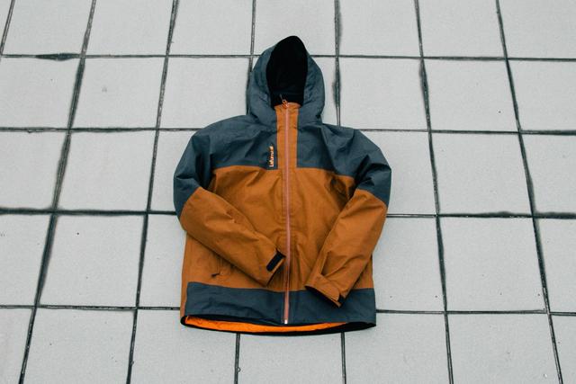 不準時的開箱,都市、旅行、郊山都能穿的Lafuma(樂飛葉)沖鋒衣