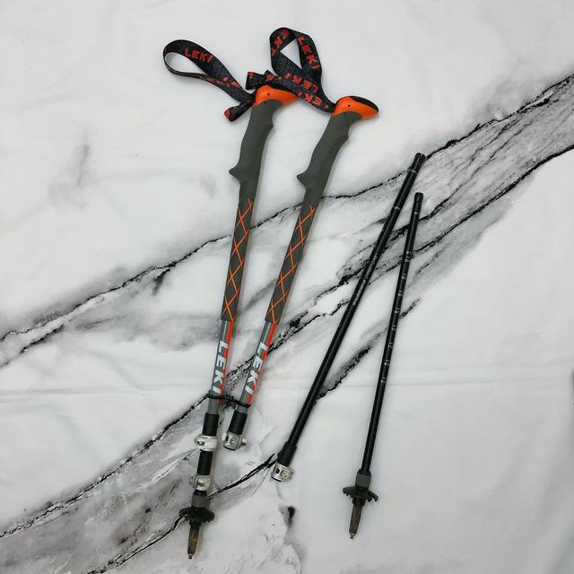 登山杖至少一個人要有一支,帶著德國LEKI登山杖去爬山