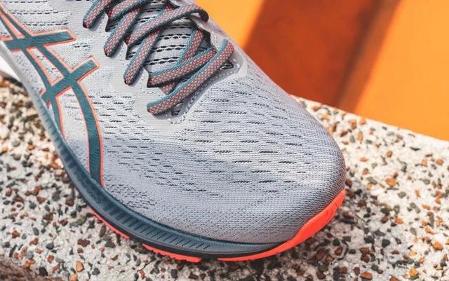 今天穿著剛買的ASICS亞瑟士GELKAYANO 27跑鞋實(shí)跑分享