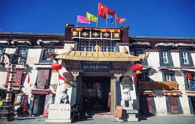 大昭寺與舊城區,每一個到拉薩旅游的人都會來的地方